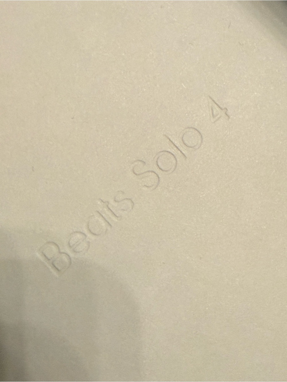 Beats by Dre Solo 4 On-Ear Headphones in Light Gray - Picture 9 of 10